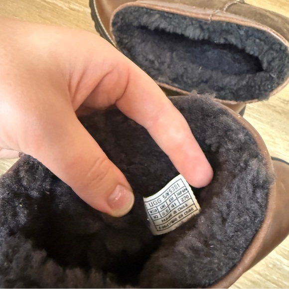 UGG Women’s Brooks Brown Leather & Suede Boots Size 10 - Picture 6 of 7